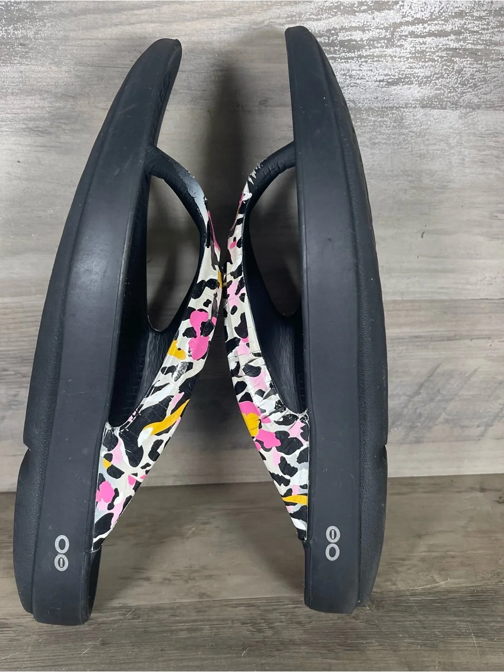 Oofos Womens 10 Floral Leopard Animal Print Thong Sandals Comfort Lightweight